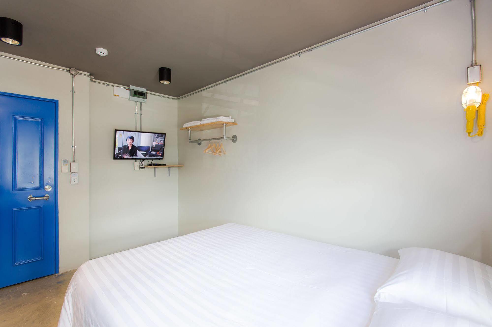 Bloo Hostel Phuket Exterior photo